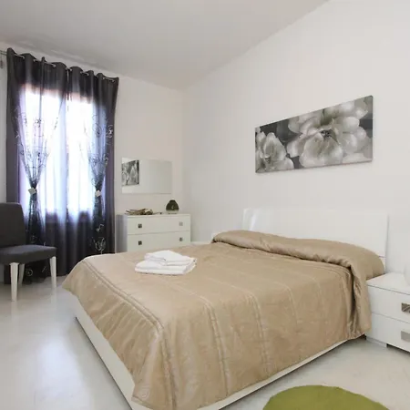Rialto Market Apartment Venice